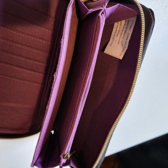 Travelon Zipper Wristlet Wallet Black with Purple Lining - Picture 6 of 9
